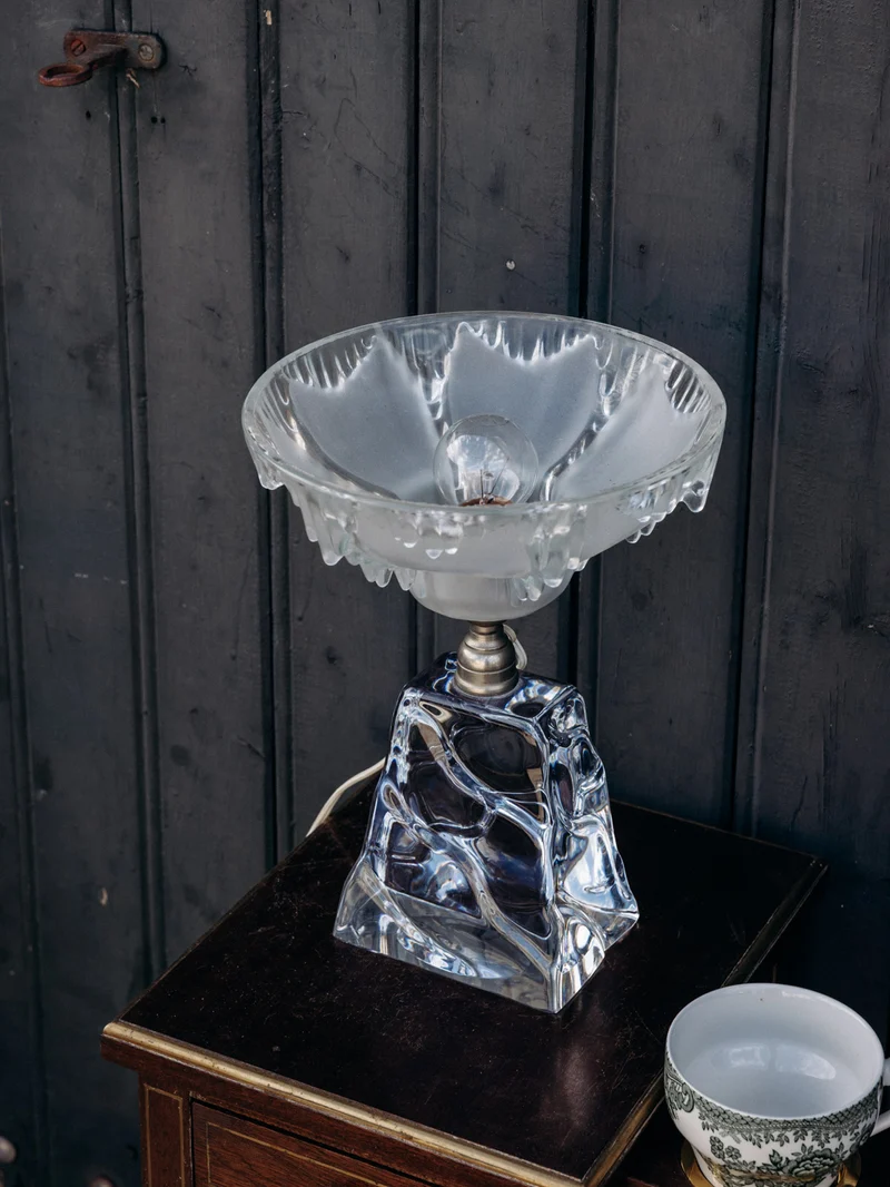 Suzanne, la lampe en verre translucide et fumé N°622