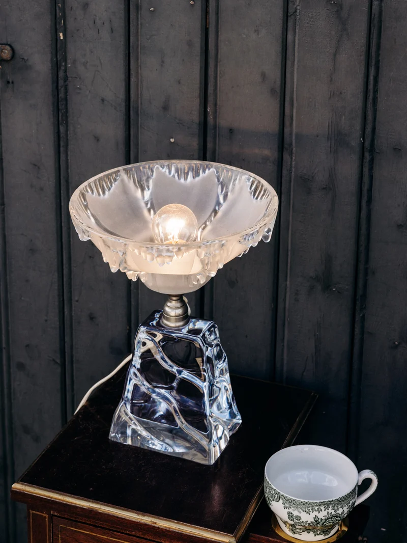 Suzanne, la lampe en verre translucide et fumé N°622