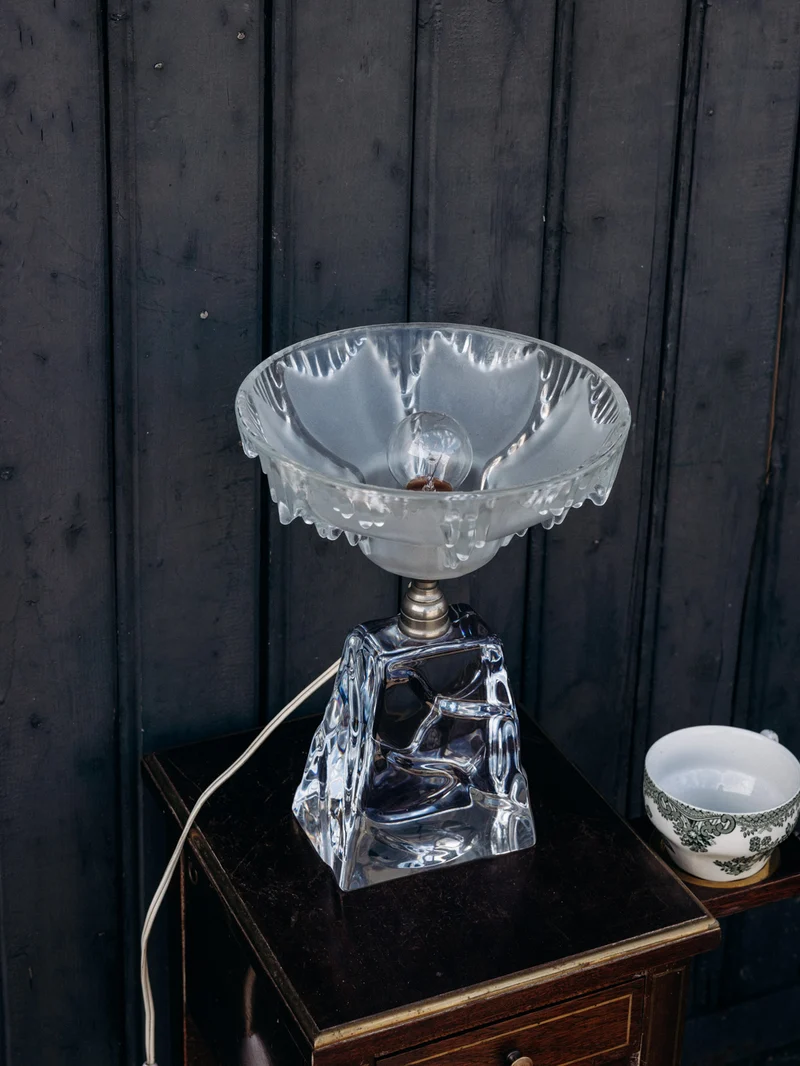 Suzanne, la lampe en verre translucide et fumé N°622