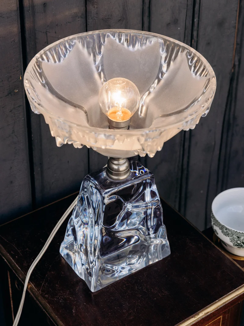 Suzanne, la lampe en verre translucide et fumé N°622