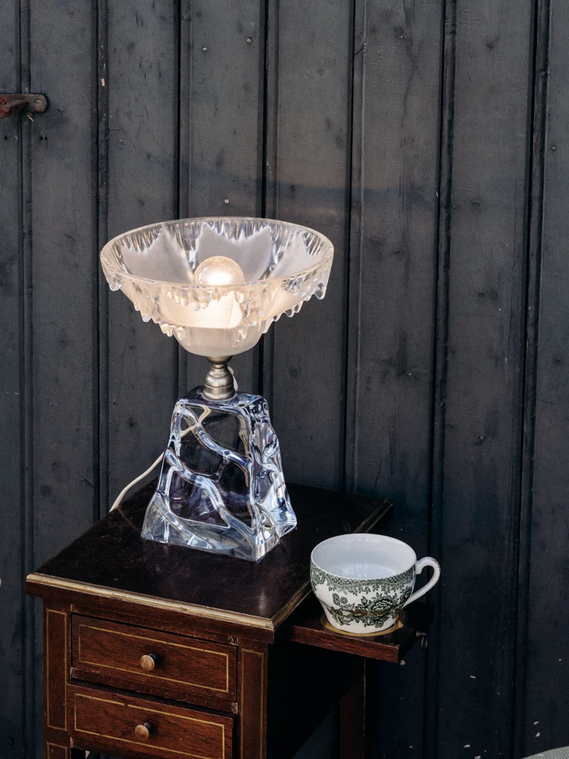 Suzanne, la lampe en verre translucide et fumé N°622