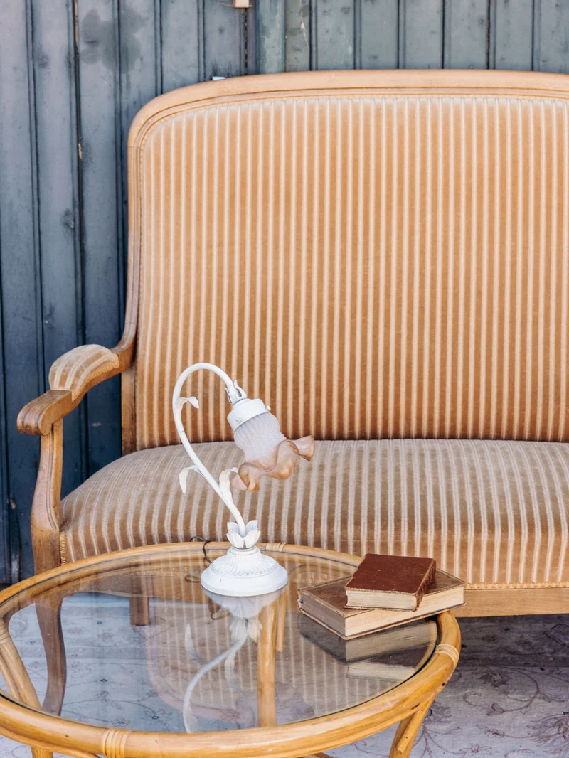 Suzanne, la lampe en fer forgé et verre fumé N°619