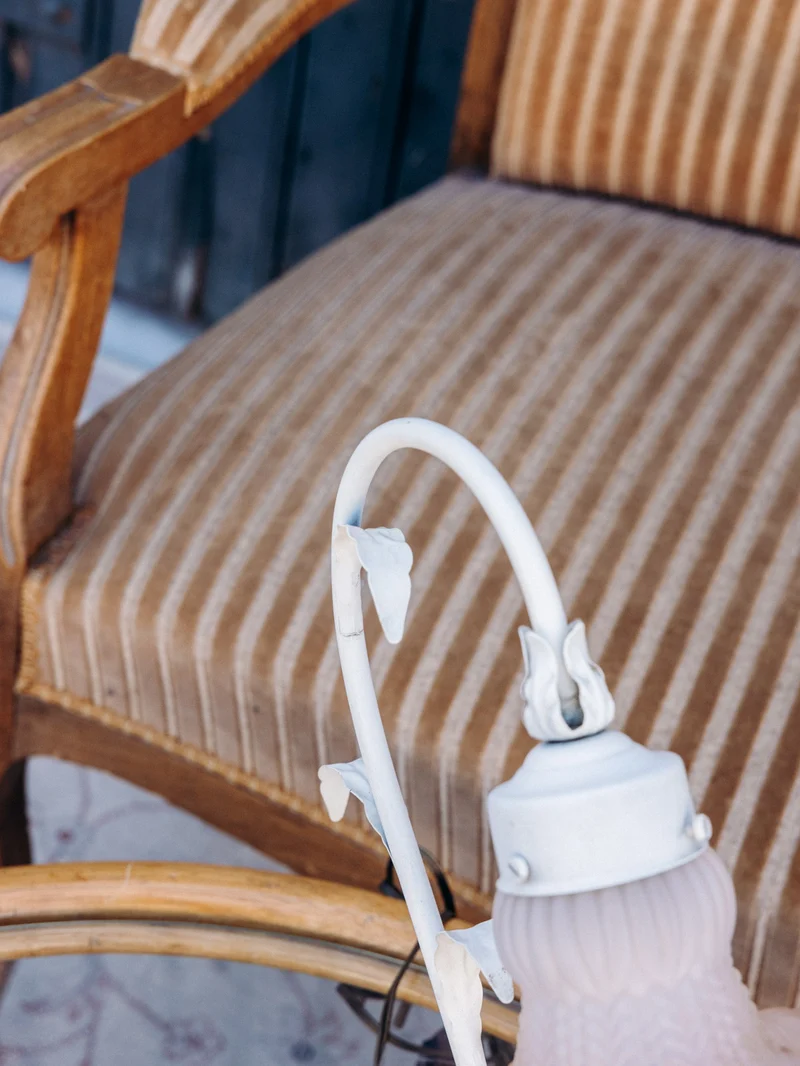 Suzanne, la lampe en fer forgé et verre fumé N°619