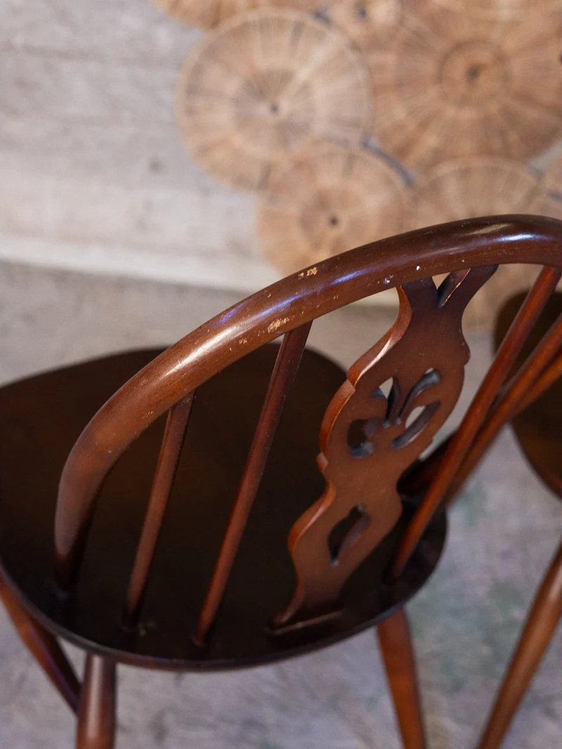 Claude, le lot de 6 chaises et fauteuils Ercol N°1572
