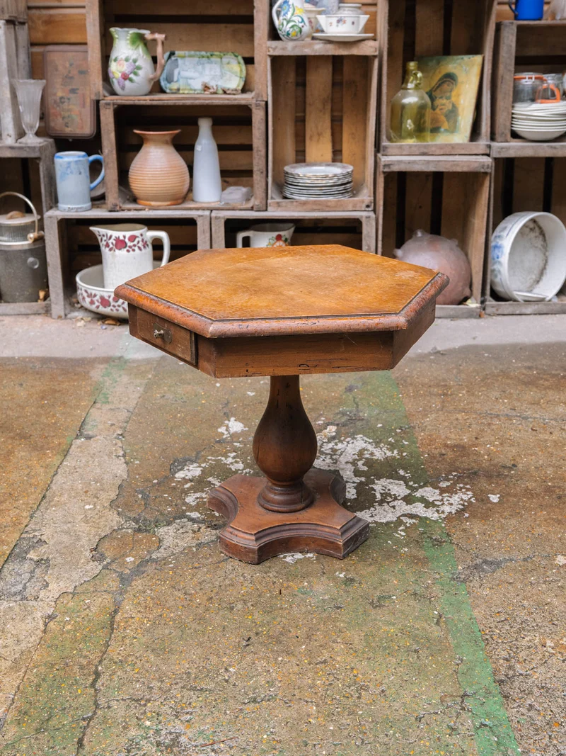 Francine, la table d'appoint hexagonale en bois N°1498
