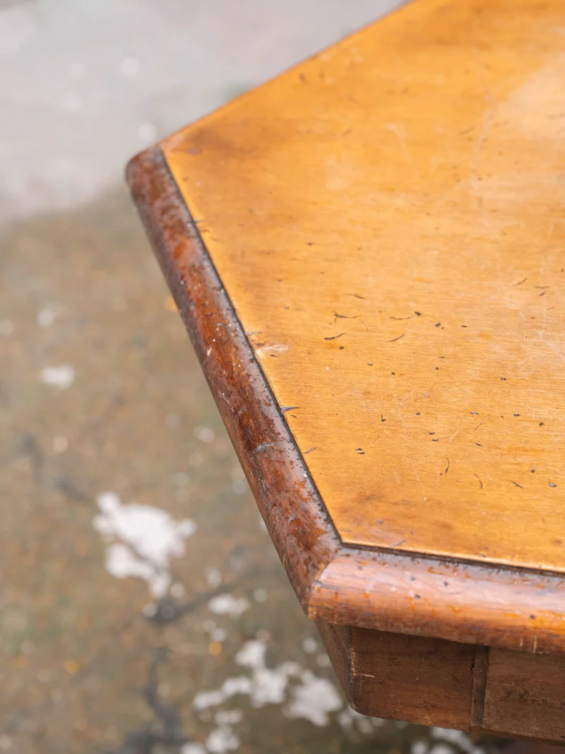 Francine, la table d'appoint hexagonale en bois N°1498