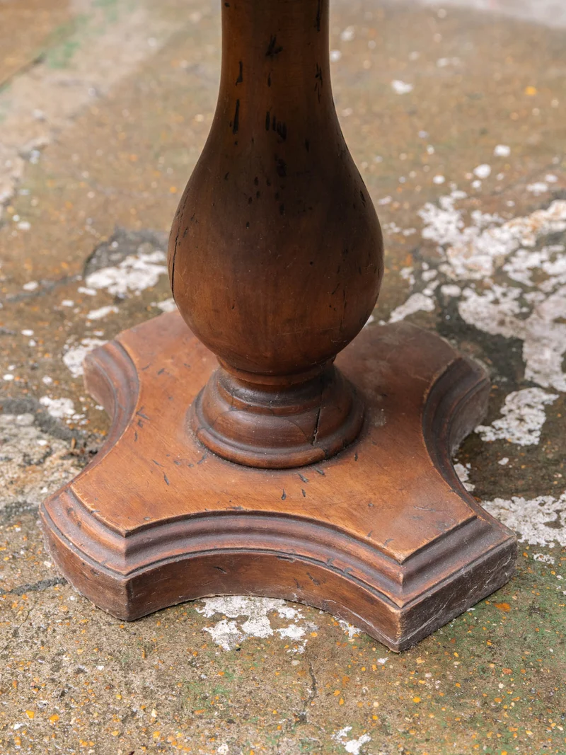 Francine, la table d'appoint hexagonale en bois N°1498