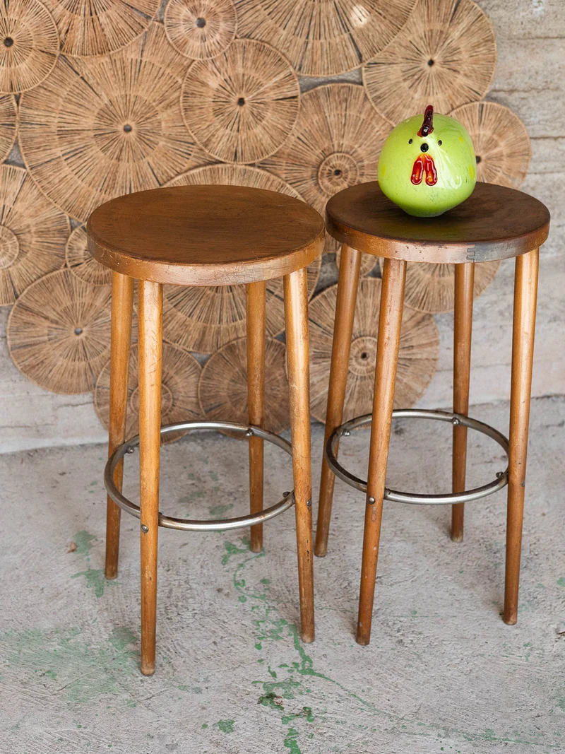 Gaston, la paire de tabourets de bar en bois N°212
