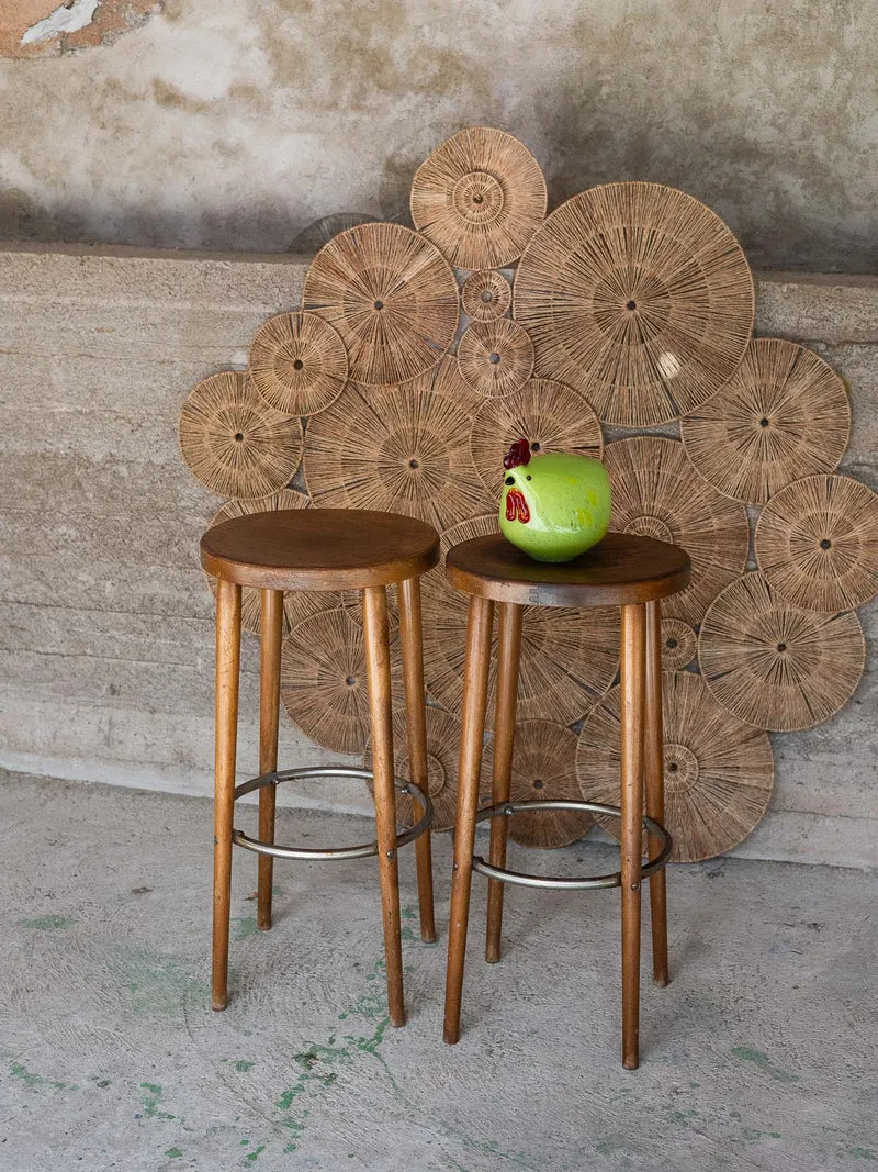 Gaston, la paire de tabourets de bar en bois N°212