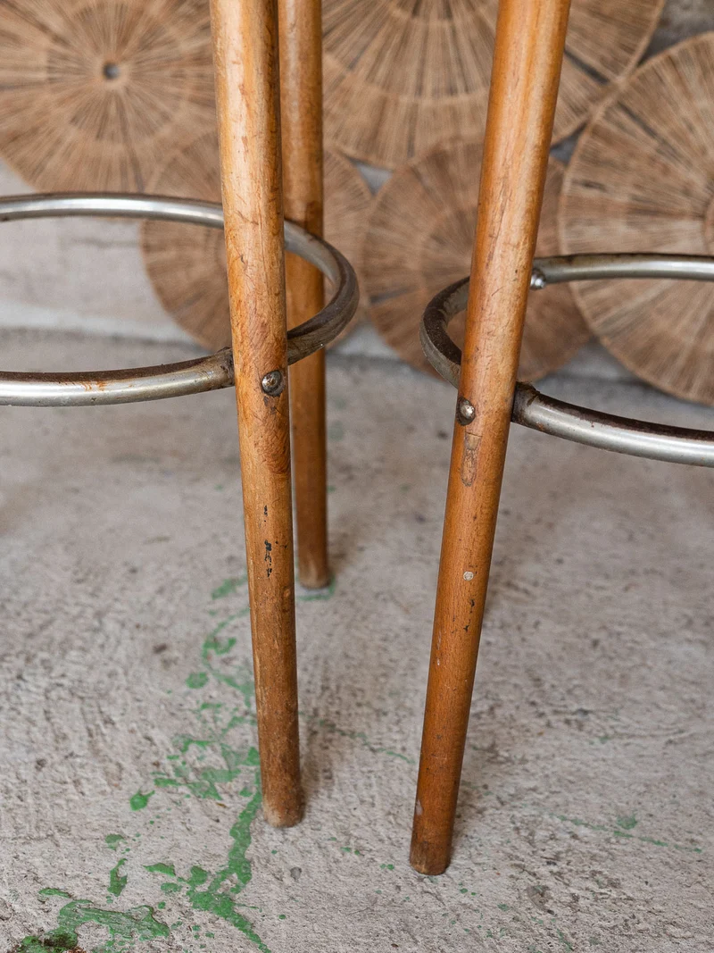 Gaston, la paire de tabourets de bar en bois N°212