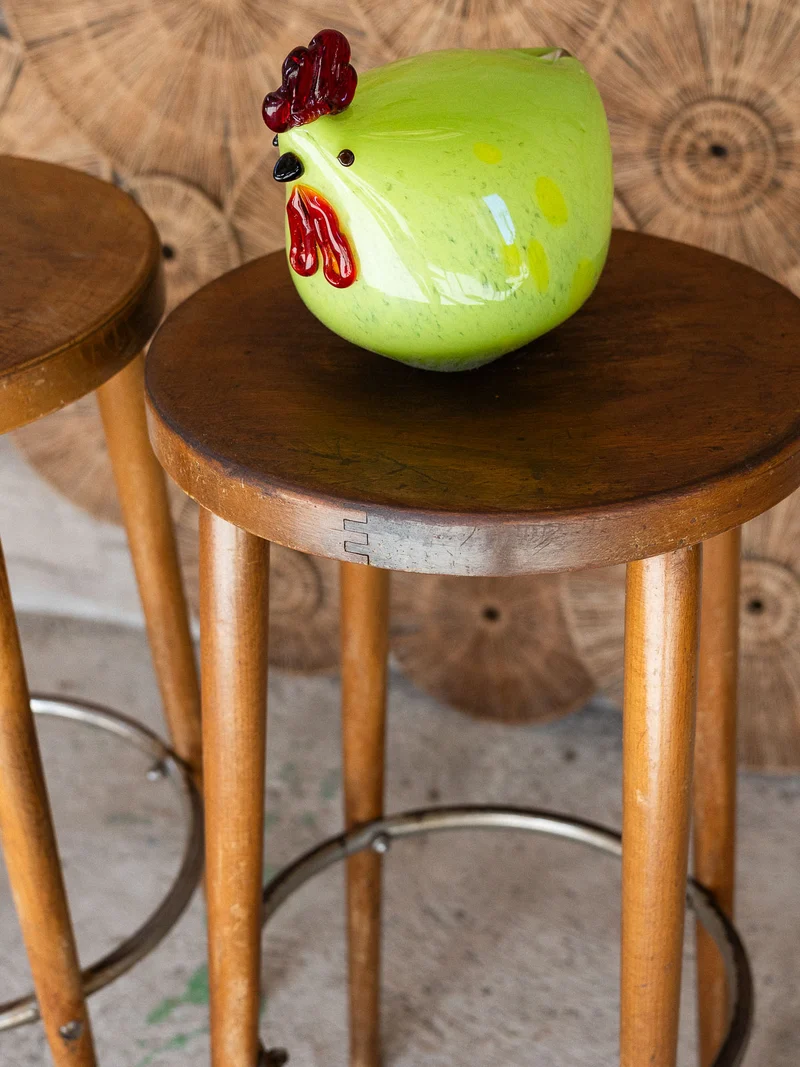 Gaston, la paire de tabourets de bar en bois N°212