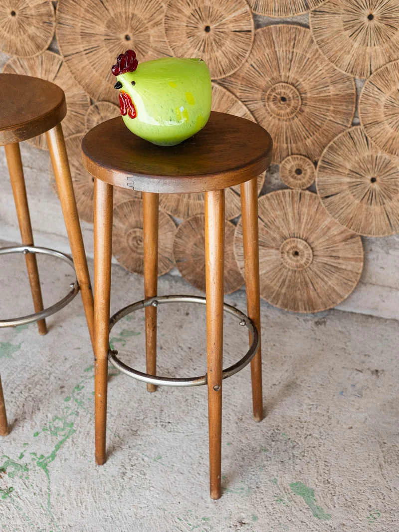 Gaston, la paire de tabourets de bar en bois N°212