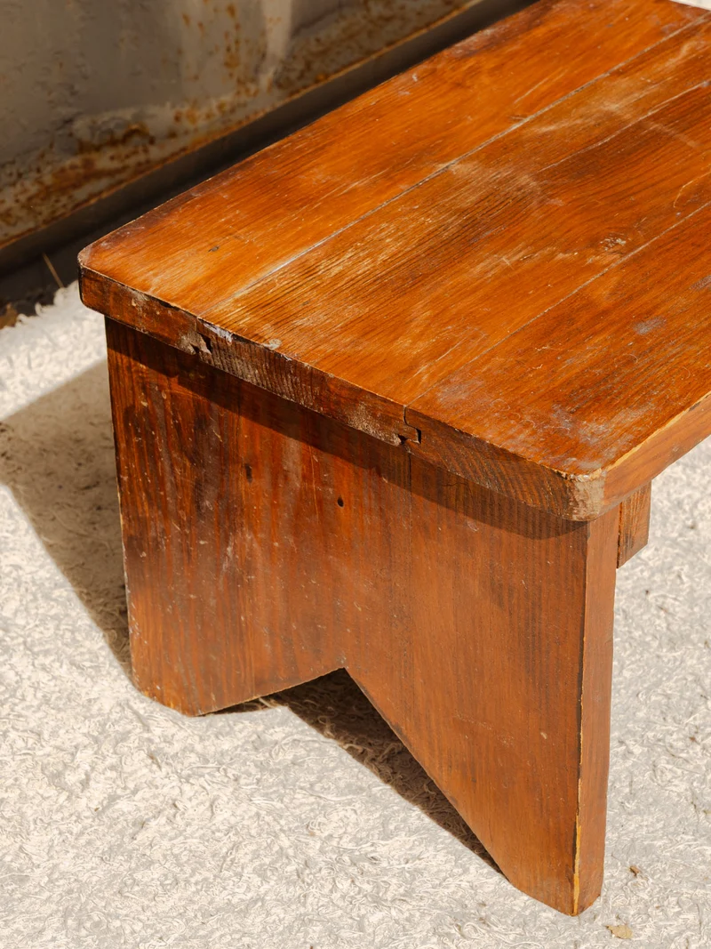 Regis, le tabouret en bois N°1512