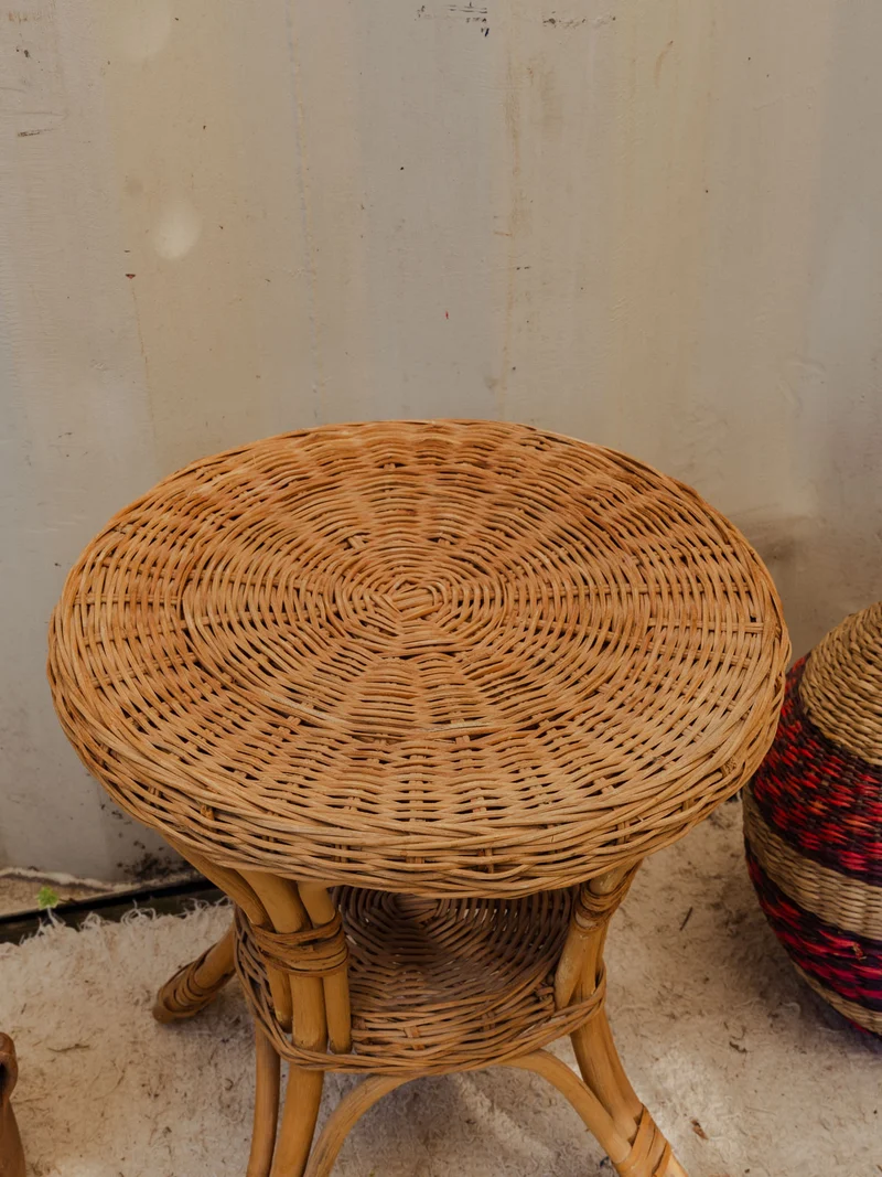 Francine, la petite table en rotin N°1503