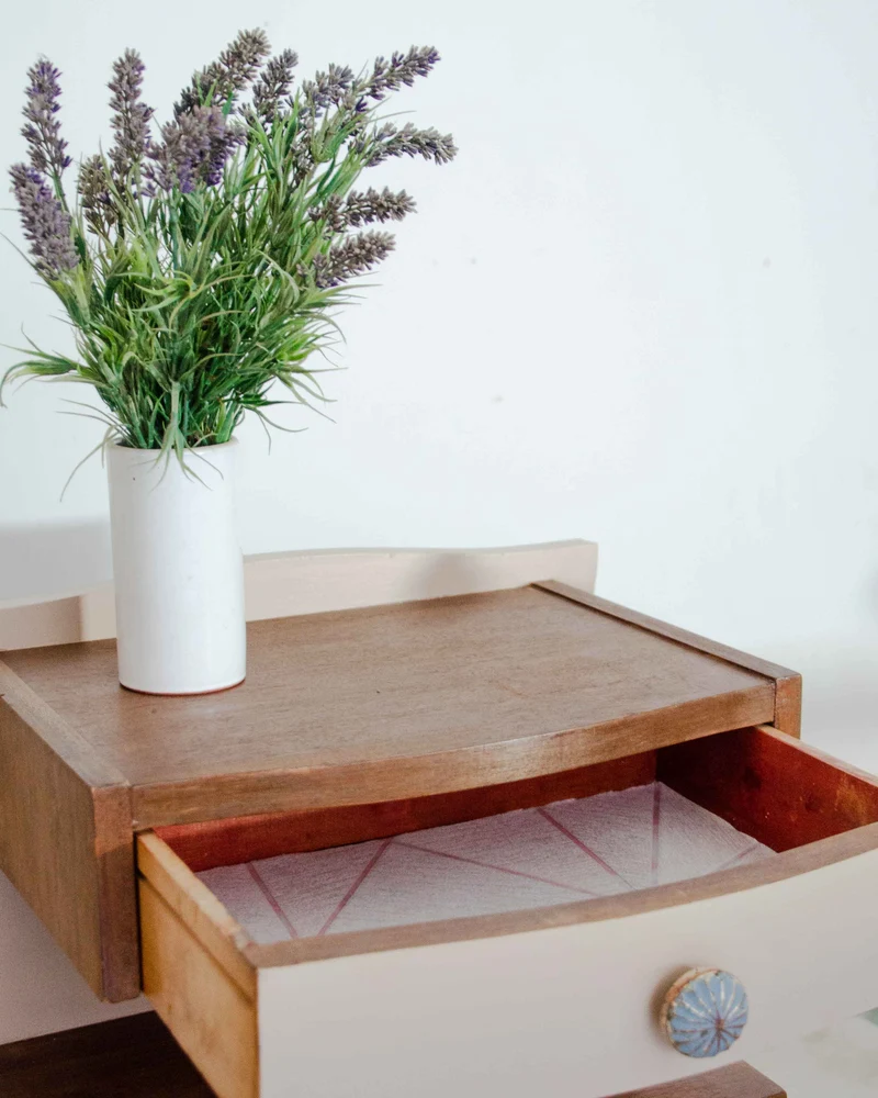 Odile, la table de chevet en bois N°1536