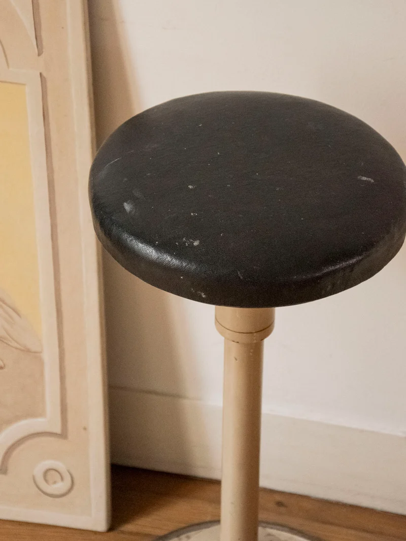 Axel, le tabouret de dentiste en métal N°743