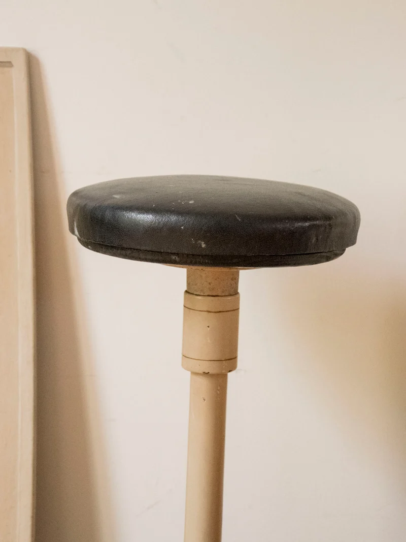 Axel, le tabouret de dentiste en métal N°743