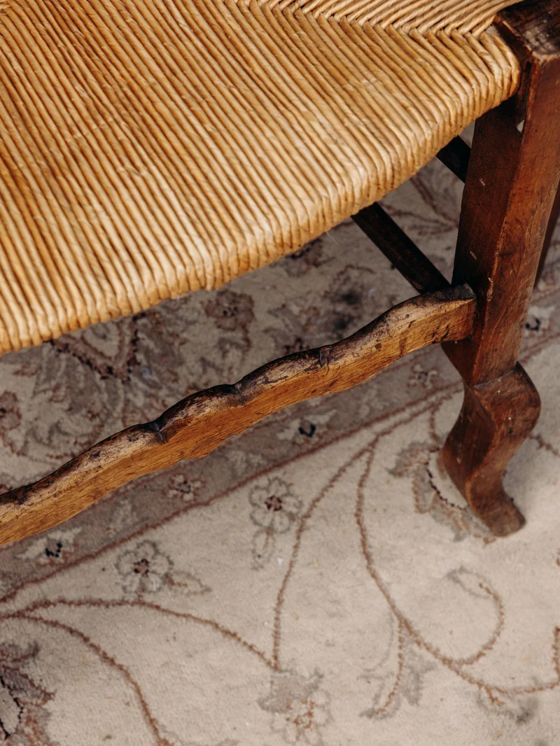 Claude, la chaise au cannage et bois massif N°1557