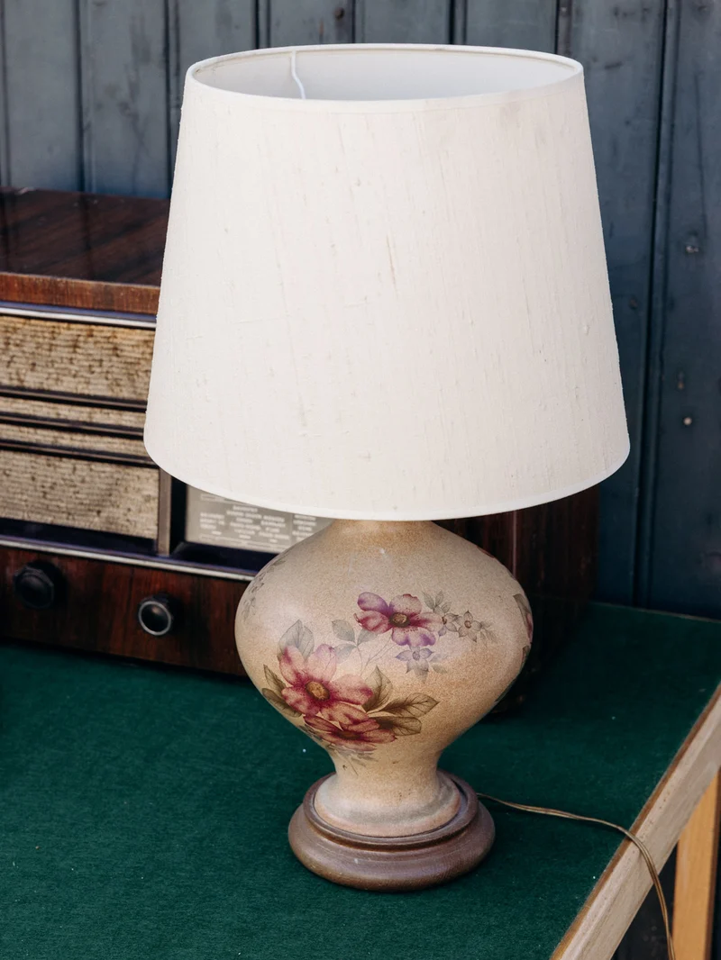 Suzanne, la lampe à la base florale en céramique N°625