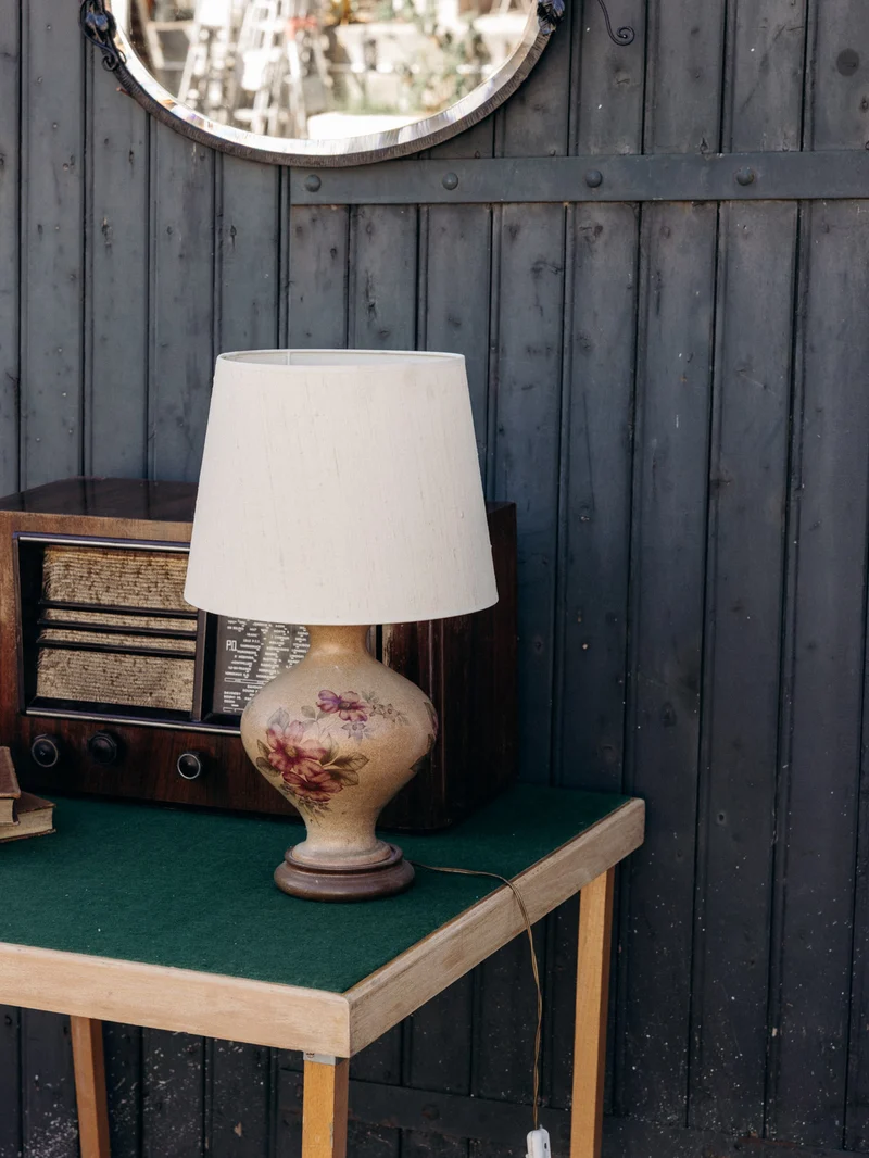Suzanne, la lampe à la base florale en céramique N°625