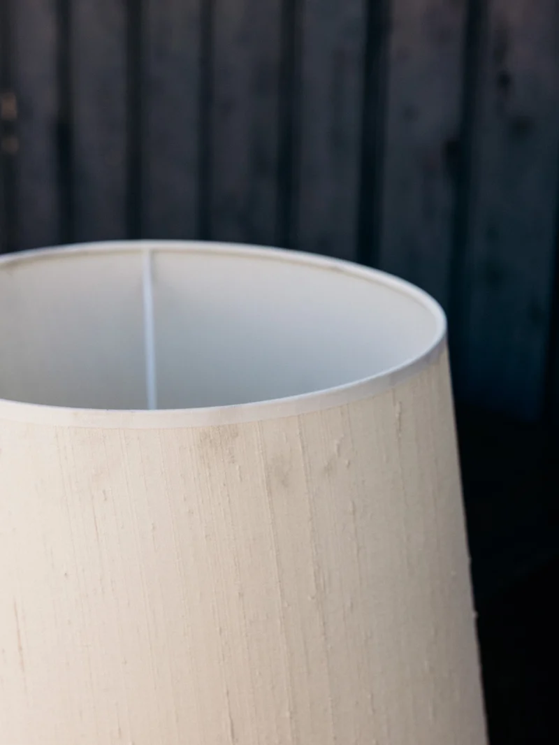 Suzanne, la lampe à la base florale en céramique N°625