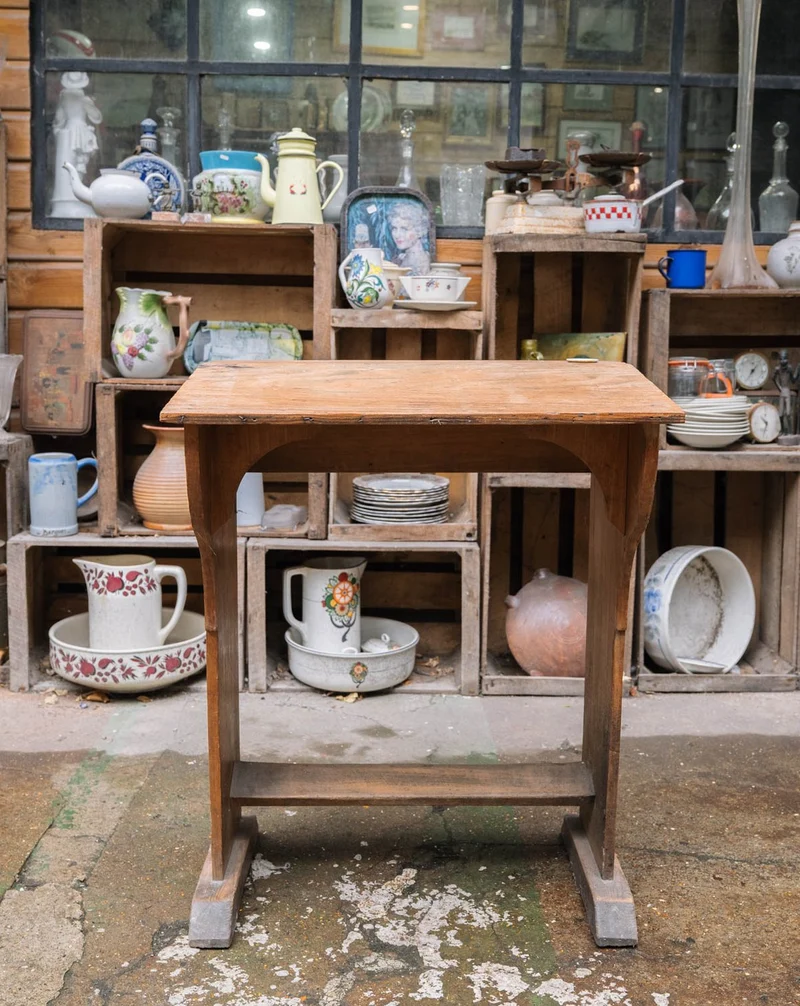 Francine, la table d'appoint style pupitre N°1519