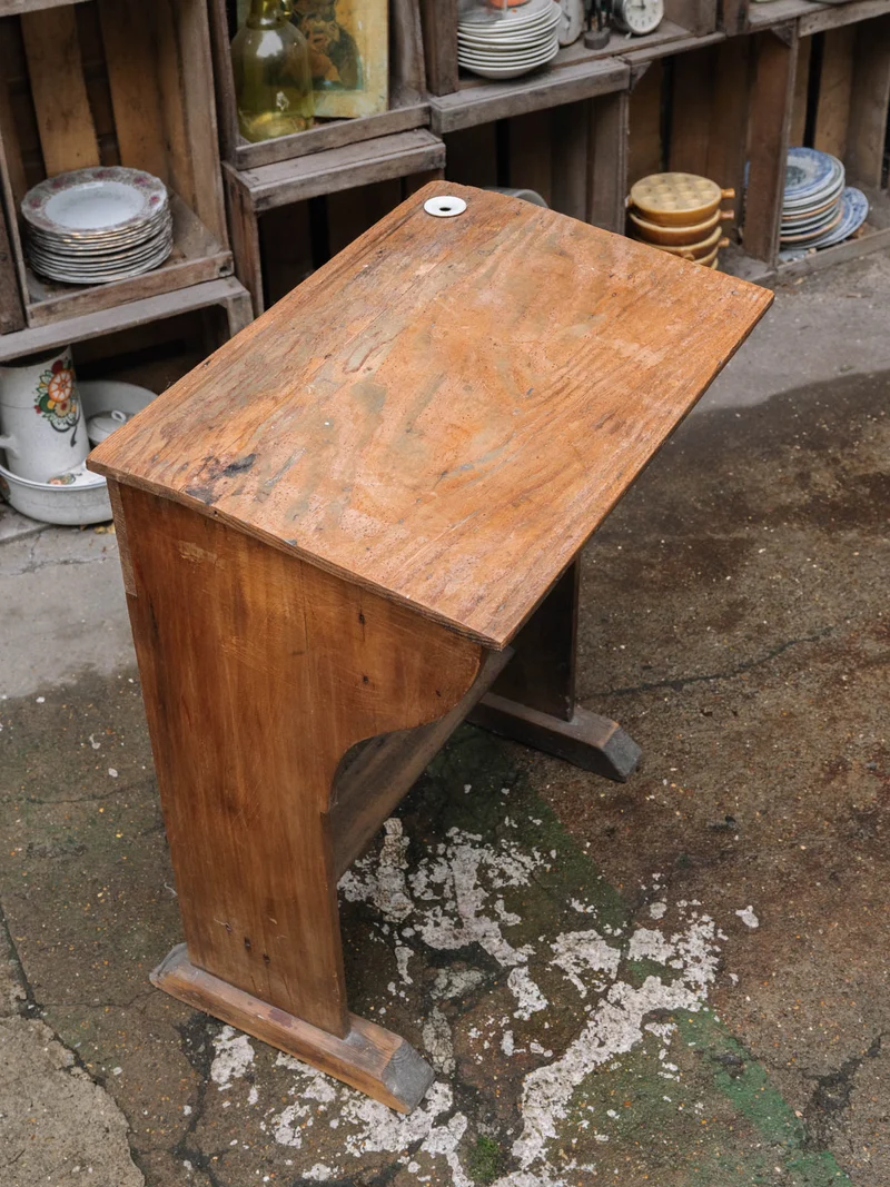 Francine, la table d'appoint style pupitre N°1519