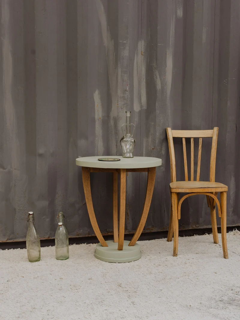 Francine, la table d'appoint en bois vert d'eau N°1494