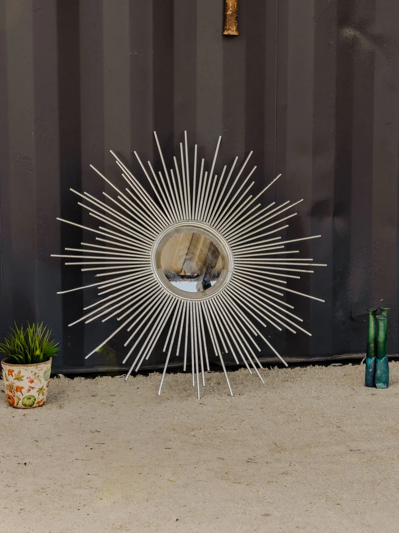 Igor, le miroir soleil en métal argenté N°1134