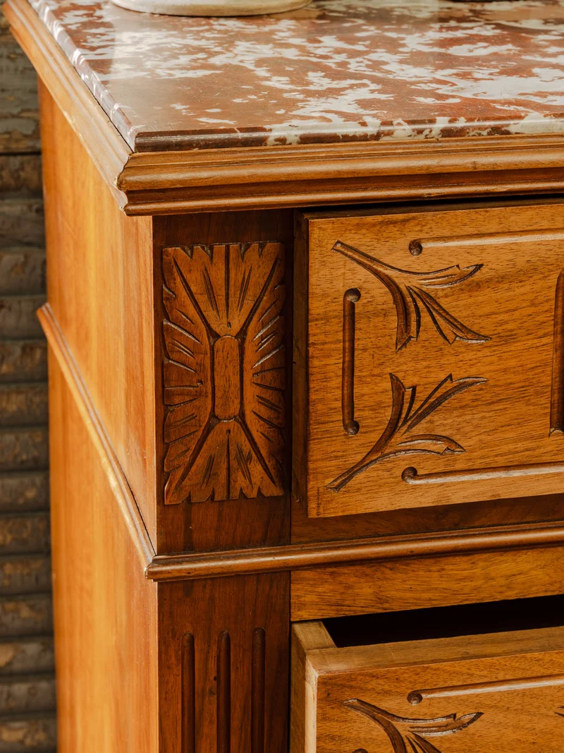 Garance, la commode en bois et marbre bordeaux N°731