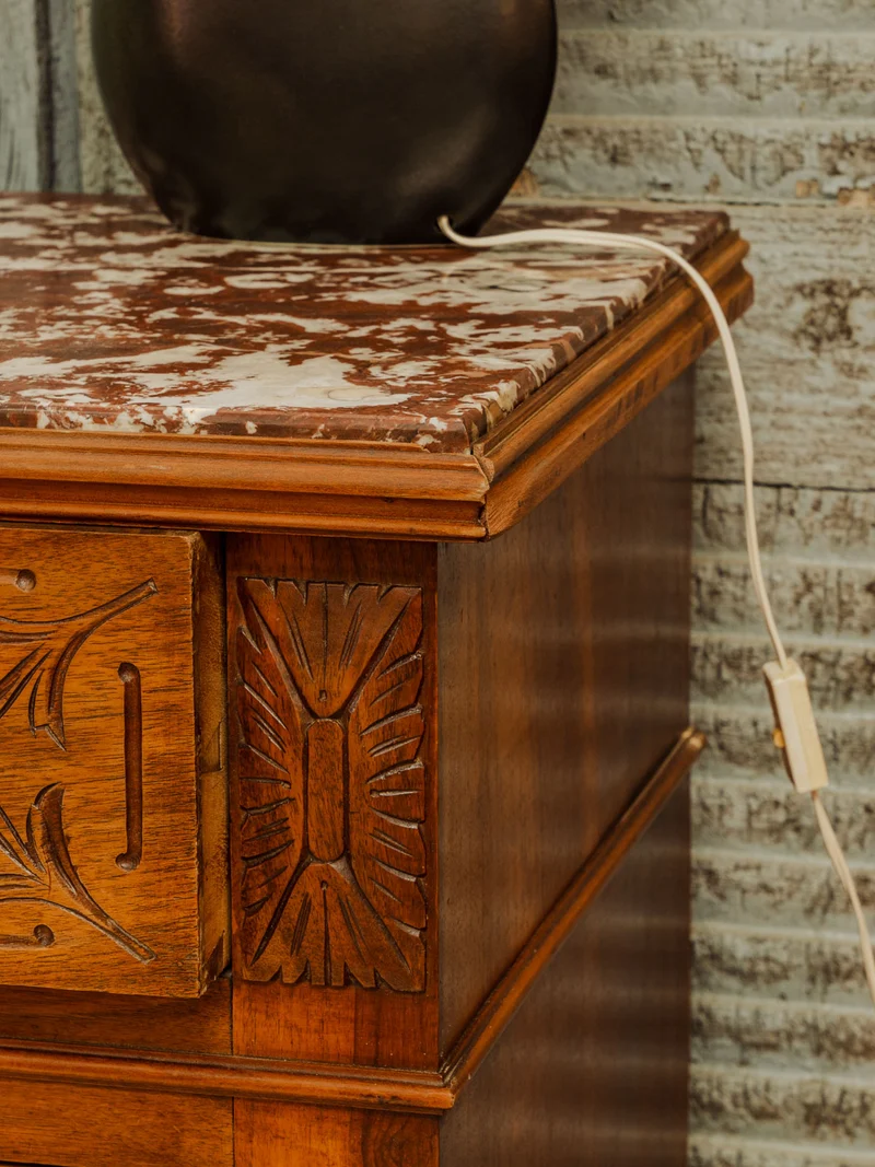 Garance, la commode en bois et marbre bordeaux N°731