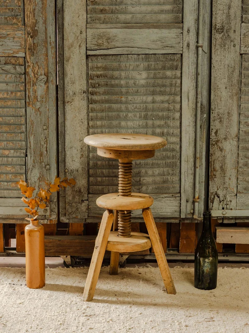 Regis, le tabouret à vis en bois N°1527