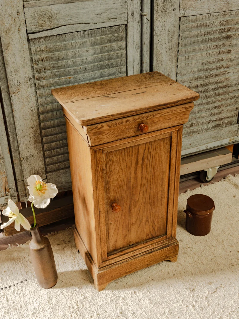 Odile, la table de chevet en bois N°1527