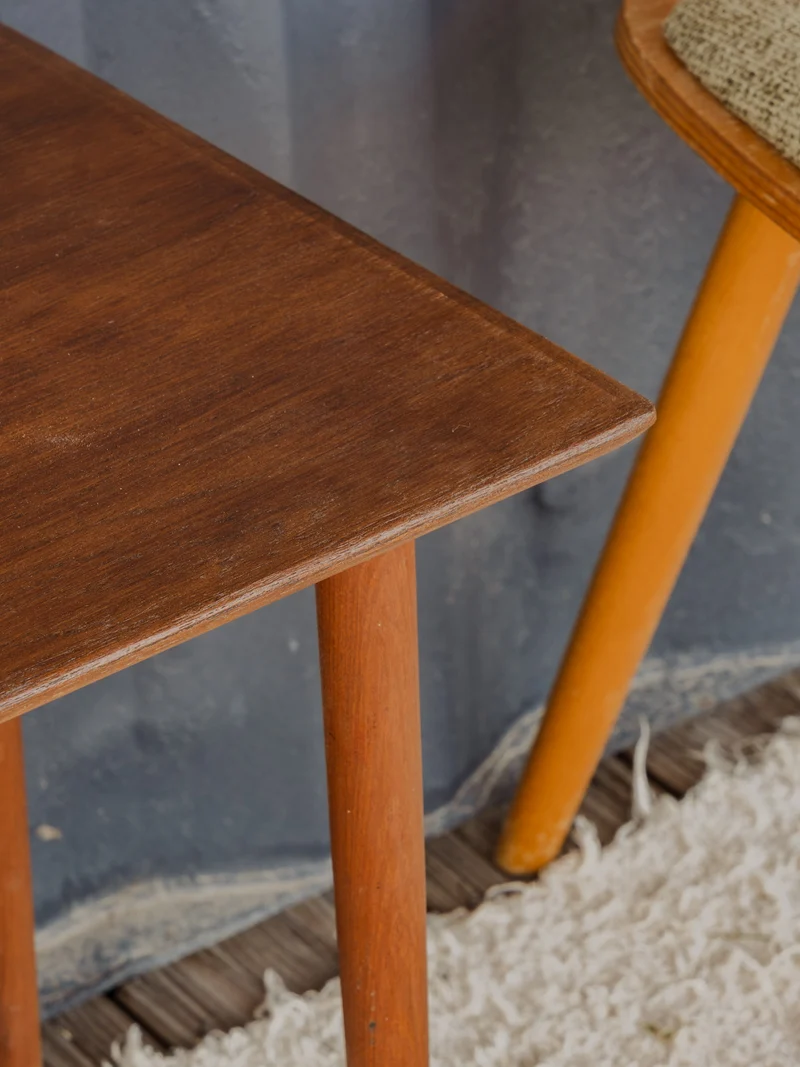 Hanna, la table d'appoint en teck N°1524