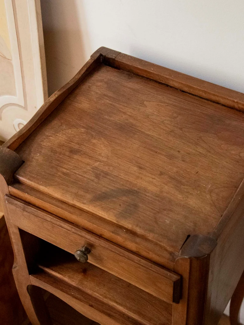 Odile, la table de chevet au bois ancien N°1538