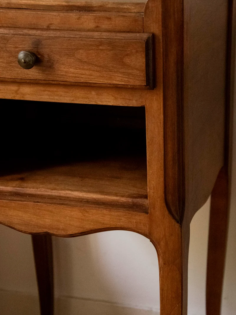 Odile, la table de chevet au bois ancien N°1538
