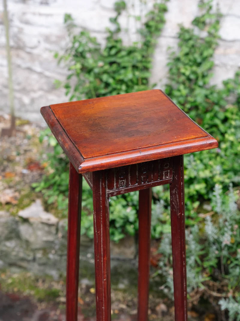 Alfred, le guéridon haut en bois N°1424