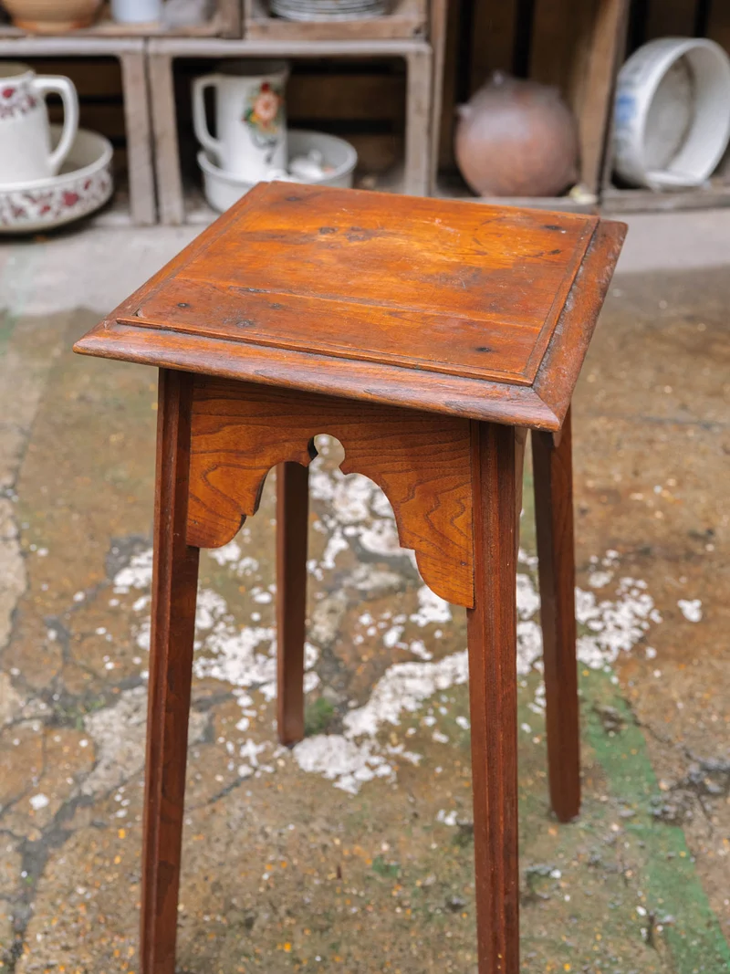 Alfred, le guéridon en bois N°1423