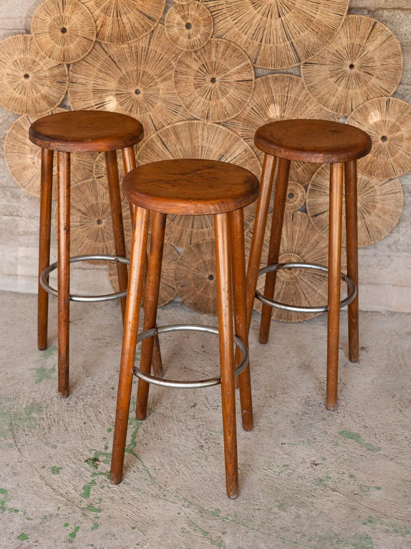 Gaston, le lot de 3 tabourets de bar en bois N°211