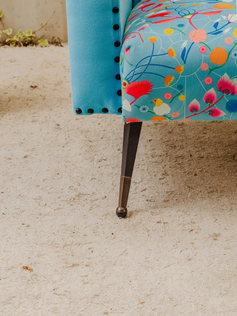 Jakob, le fauteuil en tissu bleu à motifs N°1341