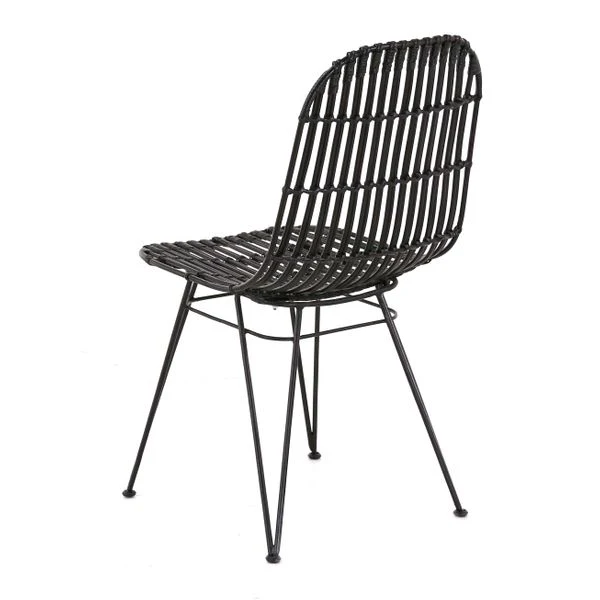 Chaise en rotin noir