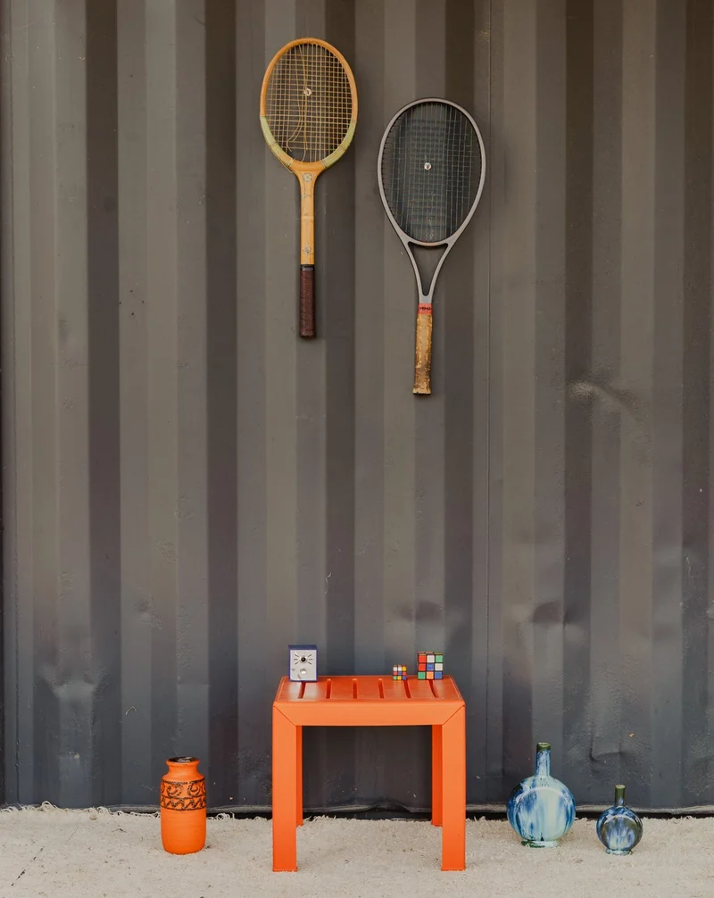 Hanna, la table d'appoint en plastique orange N°1526