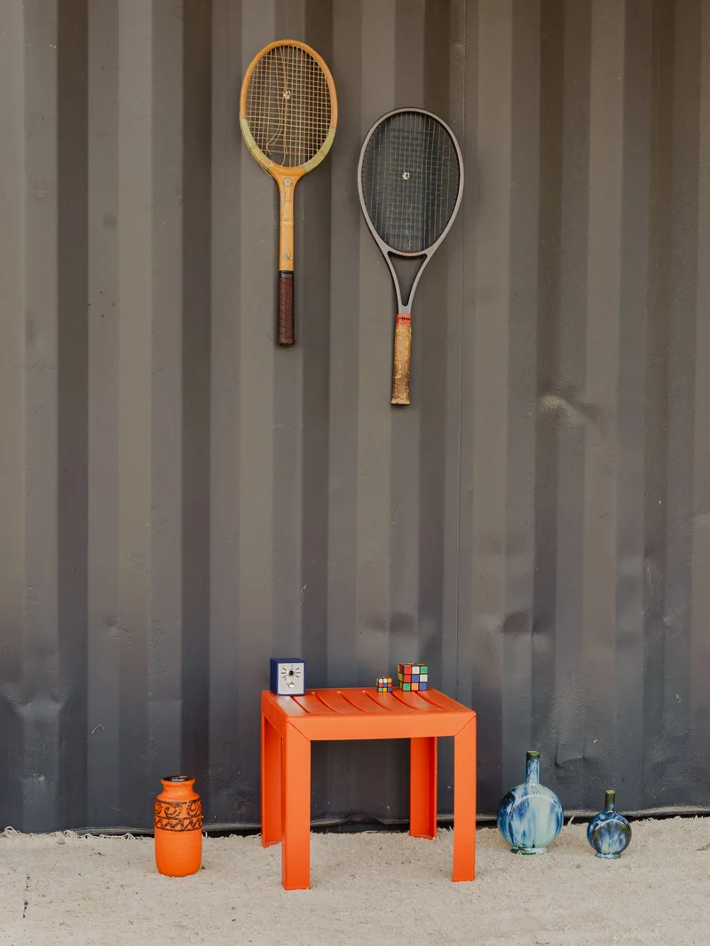 Hanna, la table d'appoint en plastique orange N°1526