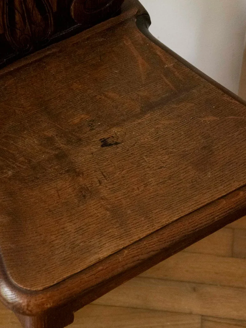 Claude, la paire de chaises au bois sculpté N°1583