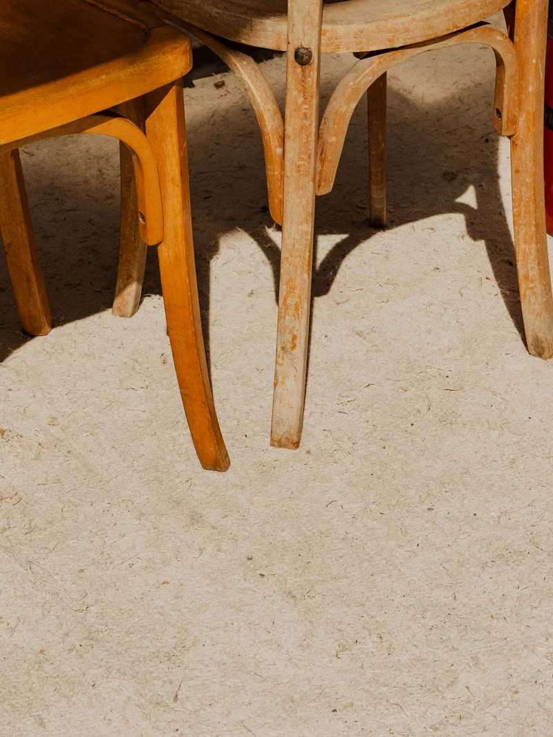 Claude, le lot de 5 chaises en bois N°1543