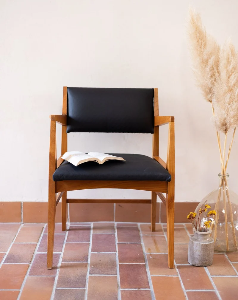 Jakob, l'élégant fauteuil bicolore N°1347