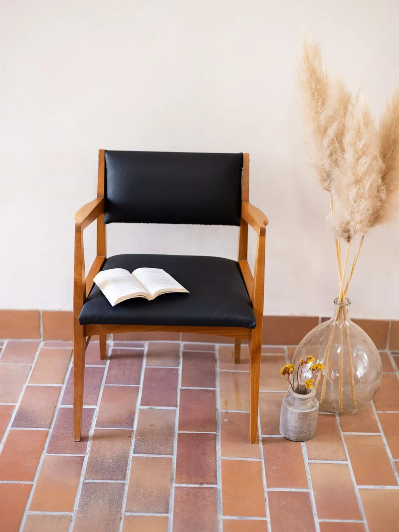 Jakob, l'élégant fauteuil bicolore N°1347
