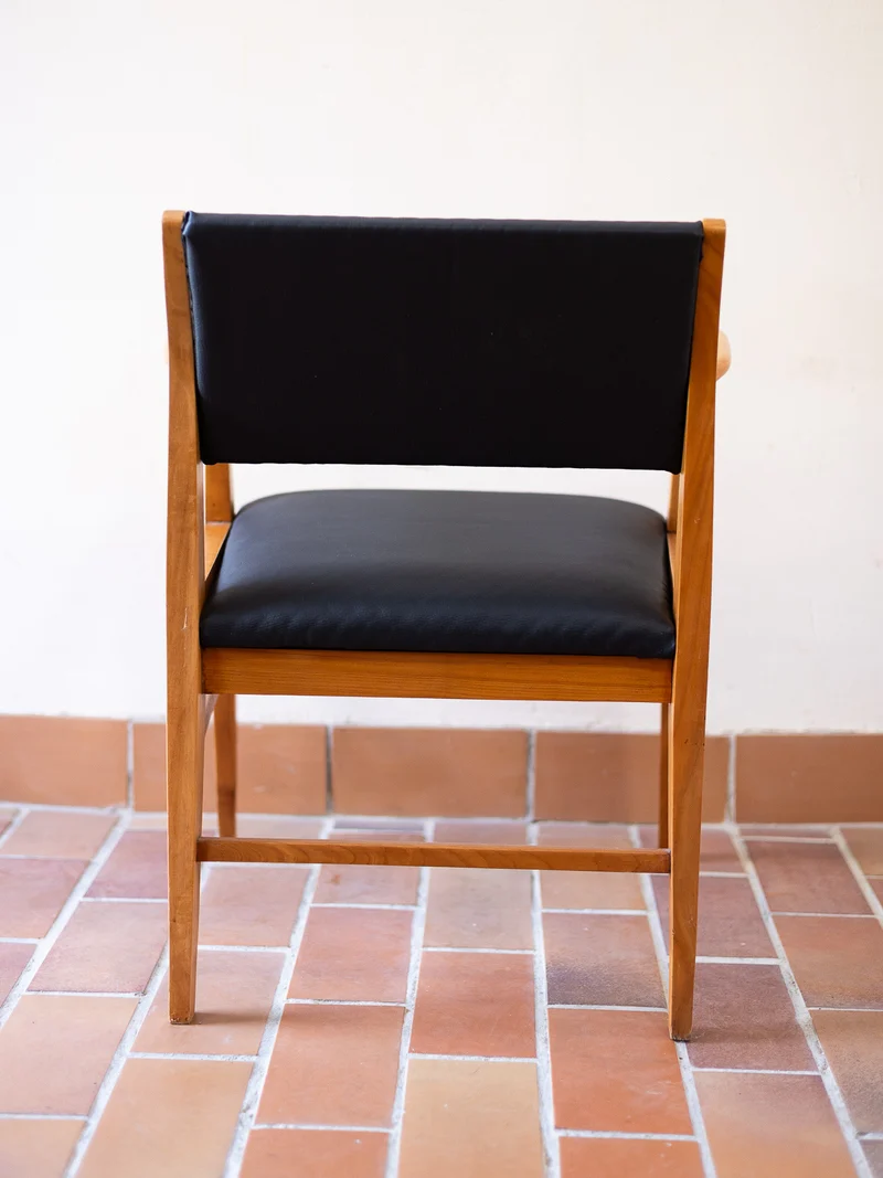 Jakob, l'élégant fauteuil bicolore N°1347