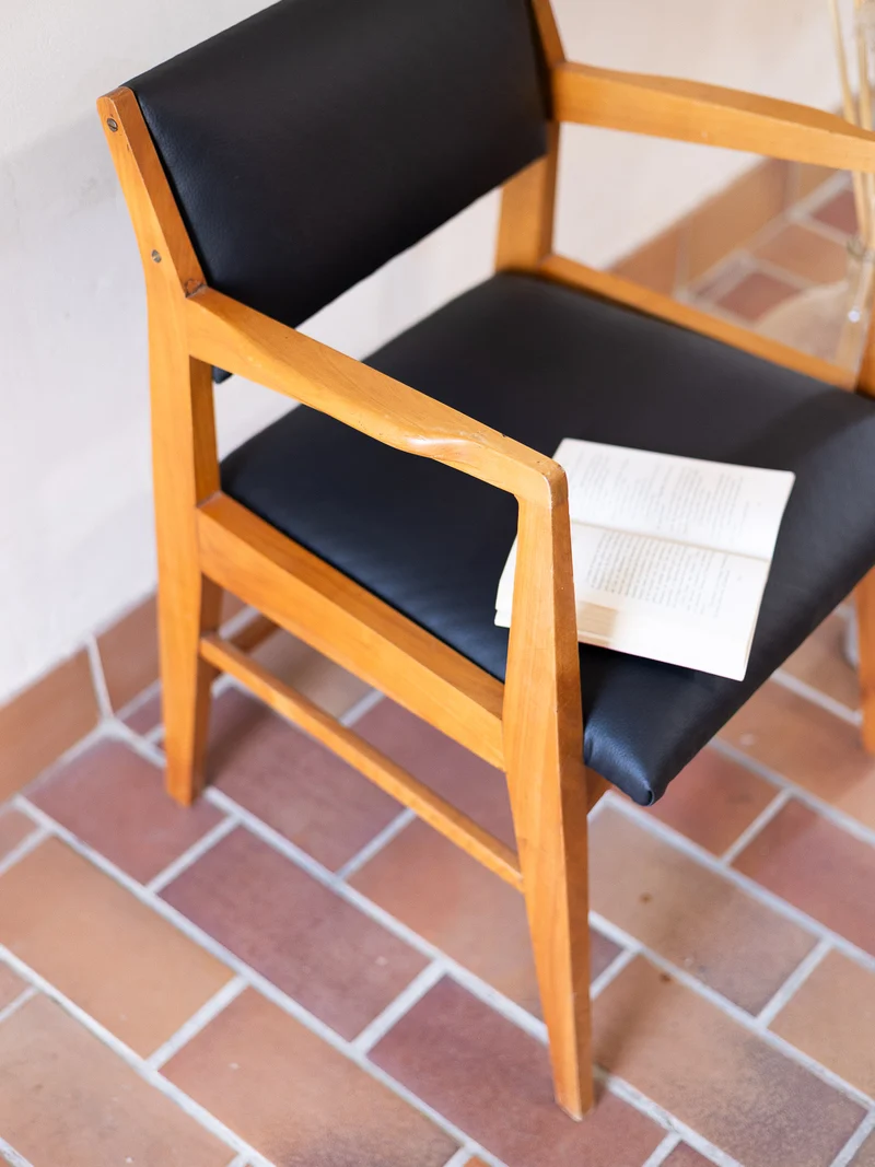 Jakob, l'élégant fauteuil bicolore N°1347