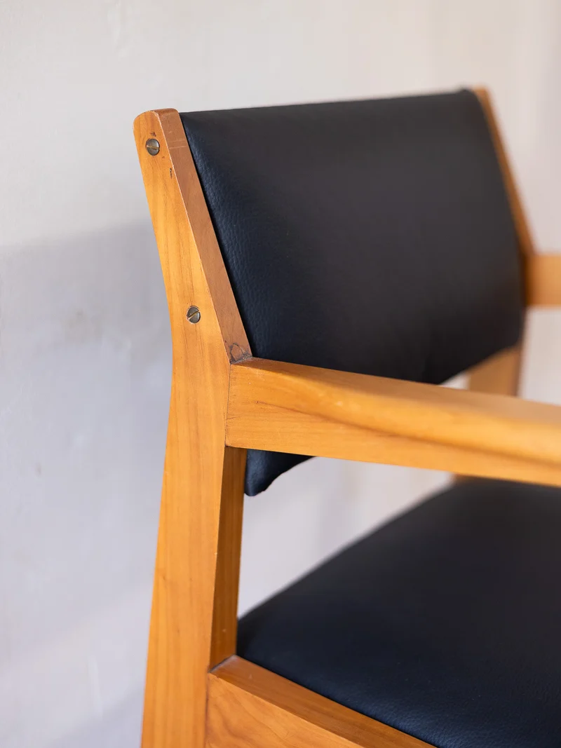 Jakob, l'élégant fauteuil bicolore N°1347